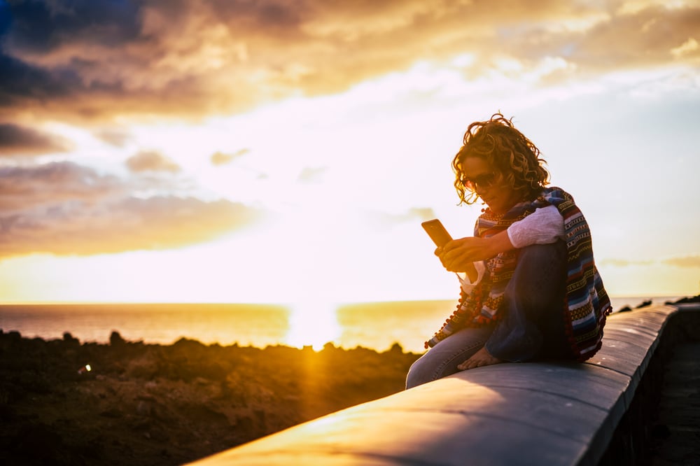 trendy-woman-enjoying-the-phone-connection-7TAXU2T